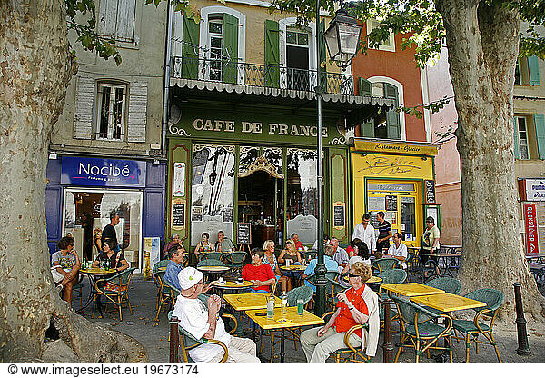 Cafe in place de la Liberte  L'Isle sur la Sorgue  Vaucluse  Provence  France.