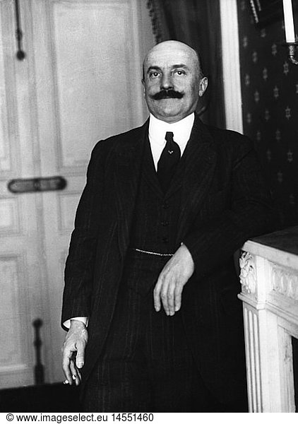 Caillaux  Joseph  30.3.1863 - 21.11.1944  frz. Politiker  Halbfigur  um 1912
