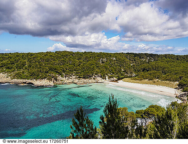 Cala Trebaluger  Trebaluger-Bucht  Blick von oben  Menorca (Menorca)  Balearen  Spanien  Mittelmeer  Europa
