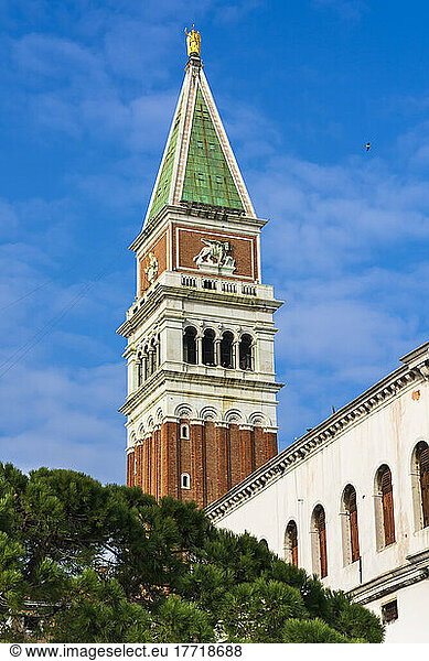 Campanile auf der Piazza San Marco  Markusplatz; Venedig  Venetien  Italien