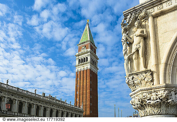 Campanile auf der Piazza San Marco  Markusplatz; Venedig  Venetien  Italien