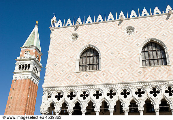 Campanile und Palazzo Ducale  Venedig  Italien