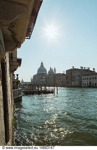 Canal Grande  Basilika Santa Maria della Salute  Palastgebäude im Renaissance-Architekturstil  Dorsoduro  Venedig  Venetien  Italien
