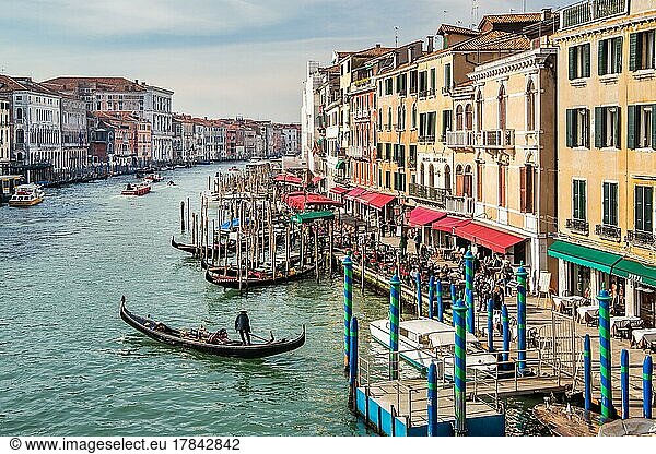 Canale Grande mit Palästen im Stadtteil Rialto  Venedig  Venetien  Adria  Norditalien  Italien  Europa