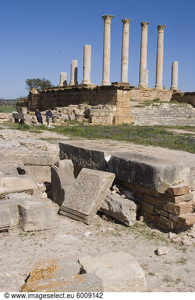Capitolium (Tempel der drei wichtigsten Göttern)  römische Ruine Thuburbo Majus  Tunesien  Nordafrika  Afrika