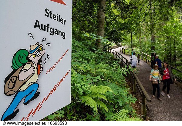 cartel informativo en las cascadas Triberg  - Triberger Wasserfälle-   Triberg  región de la Selva Negra  Alemania  Europe.