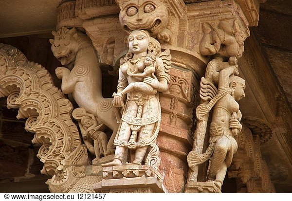 Carved idol on the outer wall  Hatkeshwar Mahadev  17th century temple  the family deity of Nagar Brahmins. Vadnagar  Gujarat  India.