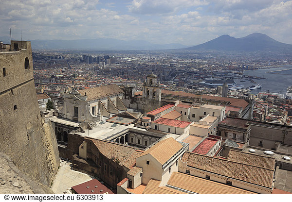 Castel Sant' Elmo auf dem Vomero oberhalb von Neapel  Blick auf Neapel  Kampanien  Italien  Europa