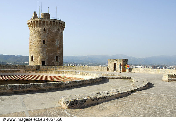 Castell de Bellver  runde Burg aus dem 13. Jahrhundert  heute Museum zur Stadtgeschichte  Palma de Mallorca  Mallorca  Balearen  Spanien  Europa