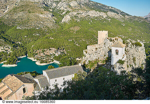 Castell de Guadalest   historisches Denkmal in Alicante  Spanien