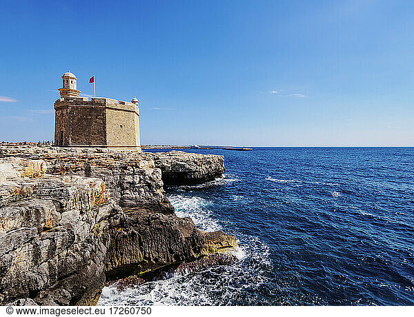 Castell de Sant Nicolau  Turm der Küstenverteidigungsburg  Ciutadella  Menorca (Menorca)  Balearen  Spanien  Mittelmeer  Europa