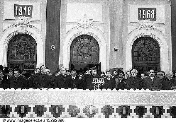 Ceausescu  Nicolae  26.1.1918 - 25.12.1989  rumÃ¤n. Politiker (PCR)  StaatsprÃ¤sident 22.3.1965 - 22.12.1989  Gedenkfeier zur Vereinigung von SiebenbÃ¼rgen mit RumÃ¤nien 1918  Alba Julia  29.11.1968