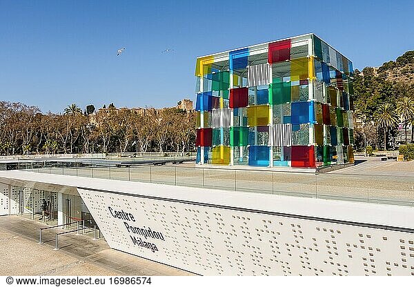 Centre Pompidou Museum Kunstzentrum  Muelle Uno. Strandpromenade am Hafen  Stadt Malaga. Costa del Sol  Andalusien. Südspanien Europa.