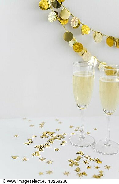 Champagne glasses with spangles table