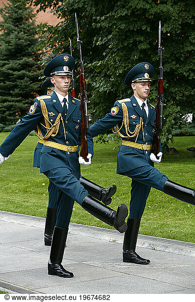 Changing of the honor guards by the tomb of the unknown soldier in the Kremlin  Moscow  Russia.