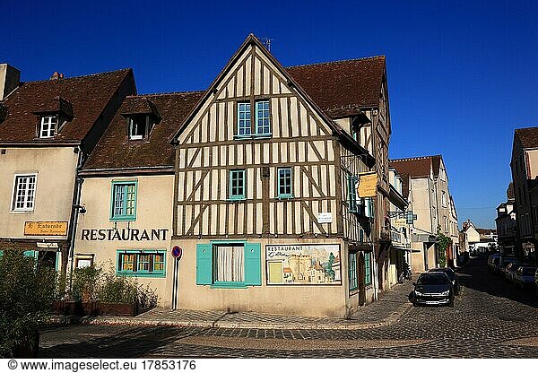 Chartres  old town  half-timbered houses  Centre region  France  Europe