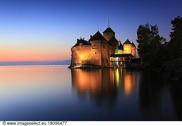 Chateau de Chillon  Lac Leman  full moon  Lake Geneva  Switzerland  Europe