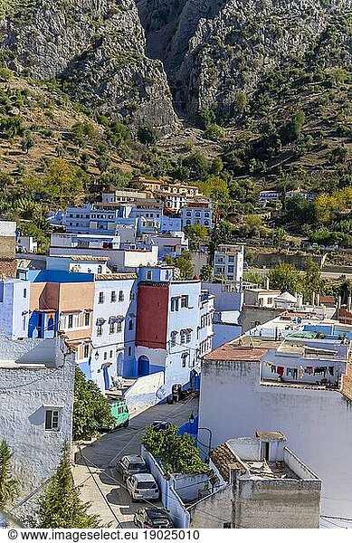 Chefchaouen ist eine Stadt im Nordwesten Marokkos  die für ihre in Blautönen gehaltenen Gebäude bekannt ist
