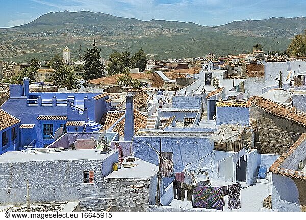 Chefchaouen  Marokko. Dächer und Terrassen in der Medina.
