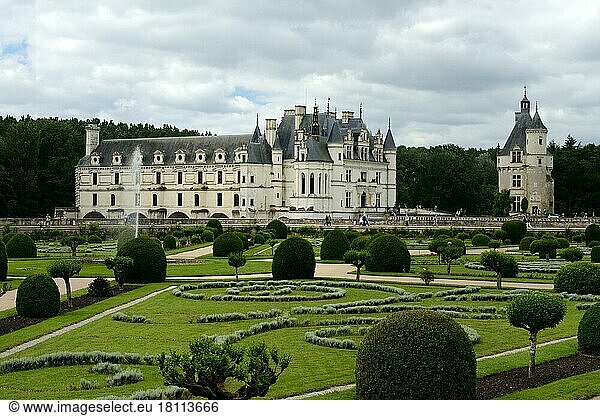Chenonceau Castle  Garden of the Diana of Poitiers  Chateau de Chenonceau  Department Chenonceaux  Indre-et-Loire  Centre Region  France  Europe