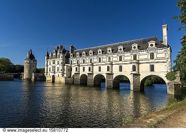 Chenonceau castle spanning the River Cher  Loire Valley  Indre et loire department  Centre-Val de Loire  France  Europe