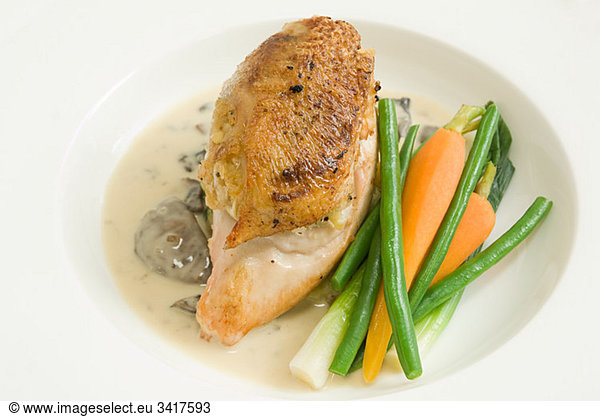 Chicken in cream sauce with vegetables