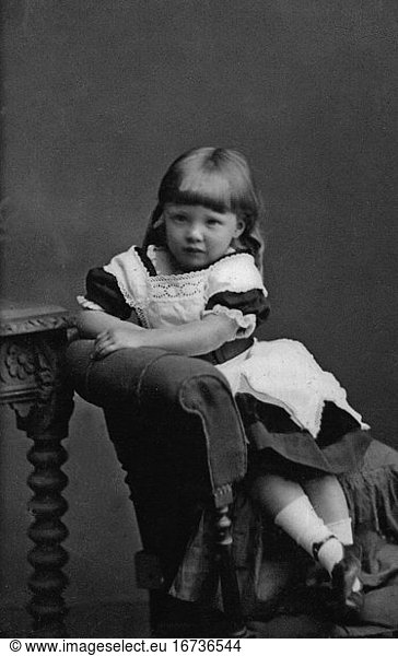Children / Portrait / Photograph. Portrait of a little girl with white apron  sitting sideways on a chair. Studio photo  undated  c. 1880
(J.Garratt  Dewsbury).
From a private photo album.
Archie Miles Collection 
Berlin  Sammlung Archiv für Kunst und Geschichte.