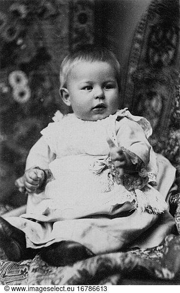 Children / Portrait / Photograph. Portrait of a toddler. Studio photo  undated  c. 1880
(G.T.Y.Dickinson  Sheffield).
From a private photo album.
Archie Miles Collection 
Berlin  Sammlung Archiv für Kunst und Geschichte.