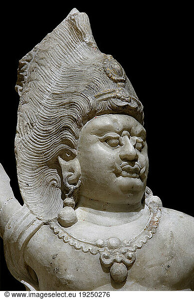 China / Art 
Tang dynasty  c. 760 AD. Figure of a seated Vidyaraja on a rock; detail: head. (Vidyaraja; – in Buddhism King of Wisdom).
Sculpture.
White marble with traces of gilding and painting 
height 72cm.
Excavated 1959 at the site of the former Anguo Temple in Xi’an  Shaanxi province (China).
Xi’an  Shaanxi Provincial Museum.