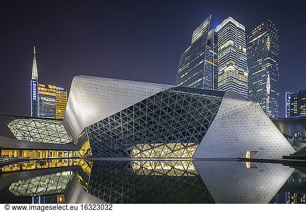 China  Guangzhou  Opernhaus bei Nacht