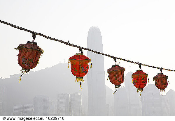 China  Kowloon  Hongkong in der Abenddämmerung