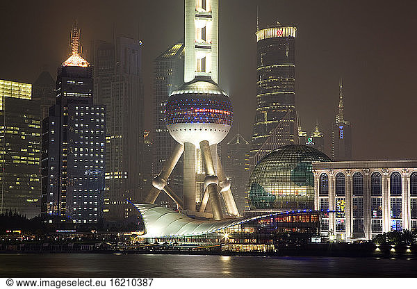 China  Shanghai  Orientalischer Perlenfernsehturm