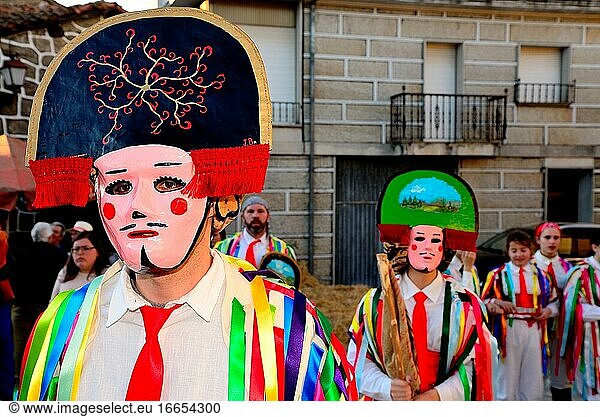 Chocalleiros. Traditionelle Maske der Entroido in Vilardevos  Orense  Spanien