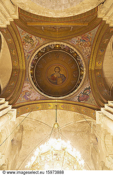 Christus-Pantokrator-Mosaik in der Kuppel der Grabeskirche in Jerusalem  Israel  Naher Osten