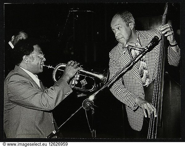 Clark Terry und Slam Stewart spielen auf dem Capital Radio Jazz Festival  London  1980. Künstler: Denis Williams