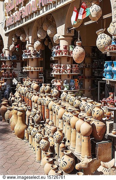 Clay jugs in front of souvenir shop  bazaar  Nizwa Souk  Nizwa  Ad Dakhiliyah  Oman  Asia