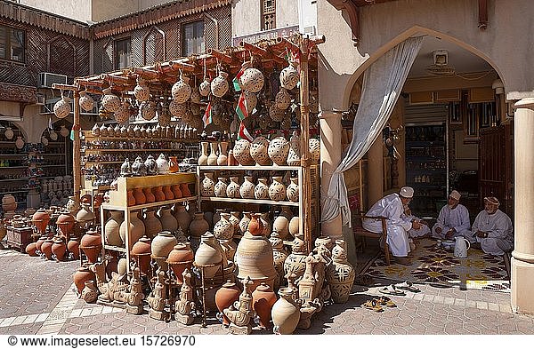 Clay jugs in front of souvenir shop  bazaar  Nizwa Souk  Nizwa  Ad Dakhiliyah  Oman  Asia