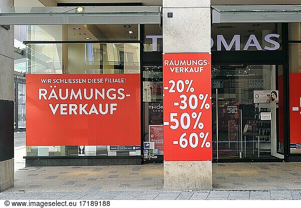 Clearance sale in the pedestrian zone  Kaufinger Straße  Coronakrise  Munich  Bavaria  Germany  Europe