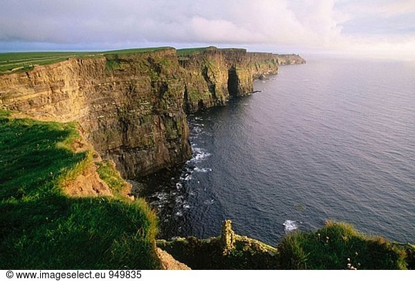 Cliffs of Moher in den Burren. County Clare. Irland