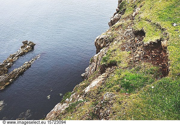 Clifftop Erosion  Isle of Skye  Innere Hebriden  Schottland