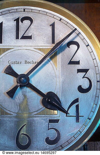 clocks  clock face  time: ten after four  Germany  circa 1912