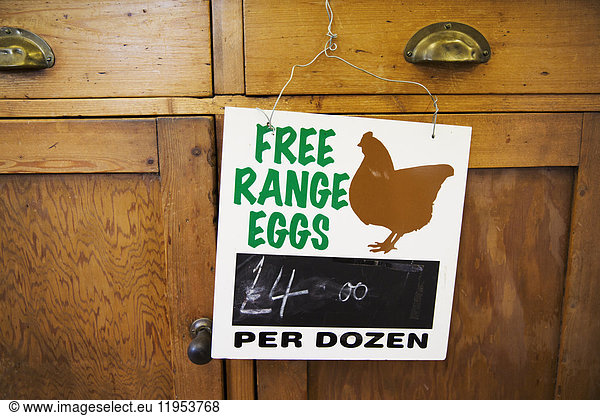Close uo pf sign at farm shop advertising fresh free-range eggs.