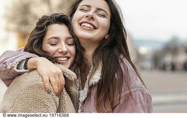 Close up Frauen haben Spaß Stadt