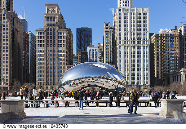 Cloud Gate (The Bean) Skulptur an einem klaren Wintertag  Millennium Park  Chicago  Illinois  Vereinigte Staaten von Amerika  Nordamerika