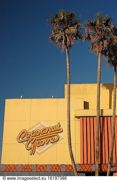 Coconut Grove  eine beliebte Spielhalle und ein Spielpalast  steht in Santa Cruz  Kalifornien.