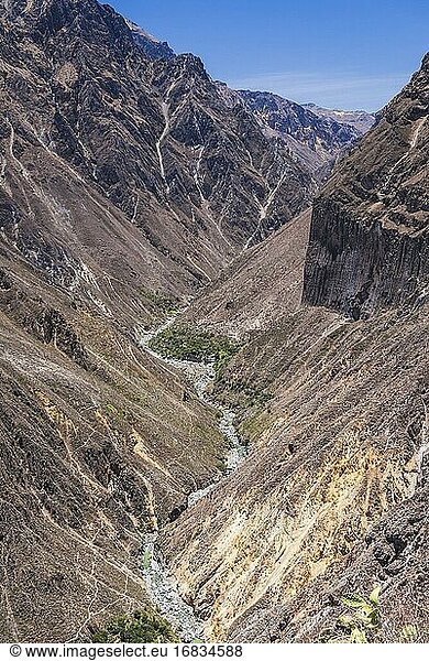 Colca-Fluss  Colca-Schlucht  Peru