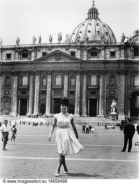 Collins  Joan  * 23.5.1933  brit. Schauspielerin  Ganzfigur  auf dem Petersplatz  Rom  1950er Jahre