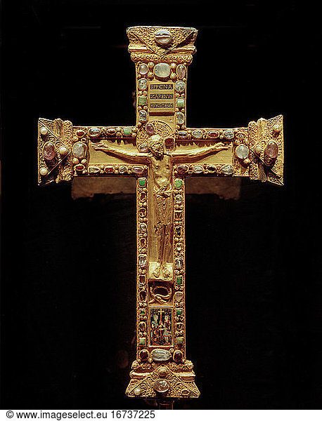 Cologne 
c. 973/982. Processional cross (“Otto-Mathildenkreuz ). Oak wood  gold foil  gemstones  enamel 
pearls  filigree 
44.5 × 29.5 cm. Essen Cathedral  treasure room.