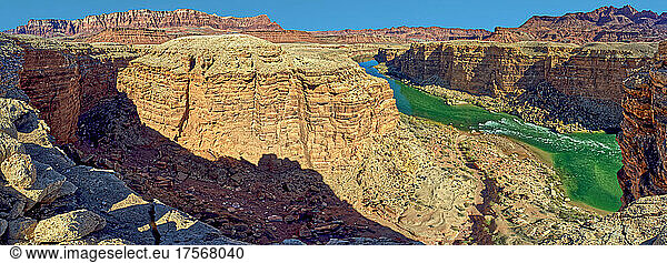 Colorado River  der durch den Marble Canyon fließt  gesehen oberhalb des Cathedral Wash  angrenzend an das Glen Canyon Recreation Area  Arizona  Vereinigte Staaten von Amerika  Nordamerika