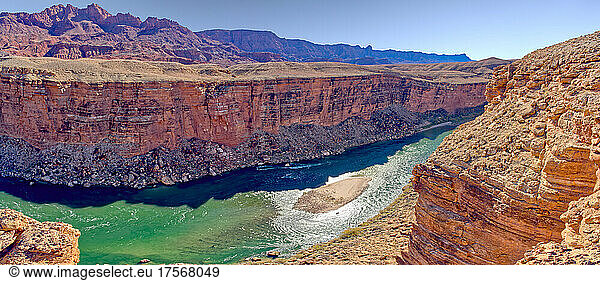 Colorado River  der durch den Marble Canyon fließt  gesehen oberhalb des Cathedral Wash  angrenzend an das Glen Canyon Recreation Area  Arizona  Vereinigte Staaten von Amerika  Nordamerika